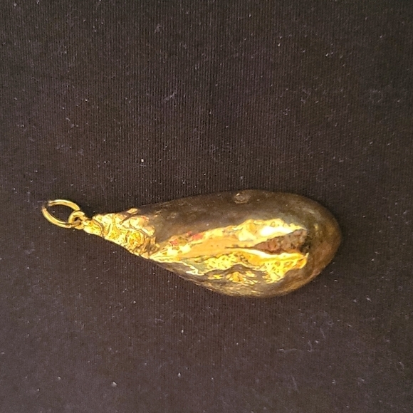 Beautiful Small GEODE Wrapped in a Gold Tone Metal - Picture 3 of 6